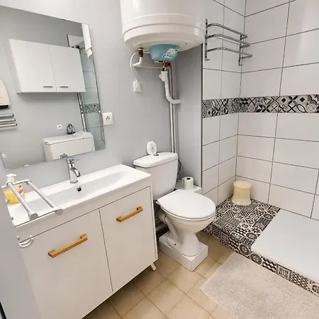 Equipe En Rdc Climatise Terrasse Et Parking * Lamalou-les-Bains